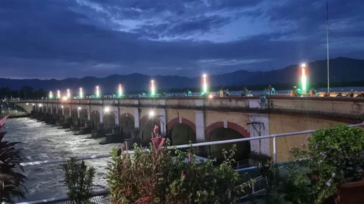 https://www.jagranimages.com/images/newimg/05092025/05_09_2025-banbasa-baradge_24036513.jpg