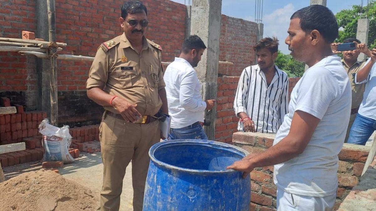 https://www.jagranimages.com/images/newimg/05092025/05_09_2025-child_dead_body_sitapur_24036659.jpg