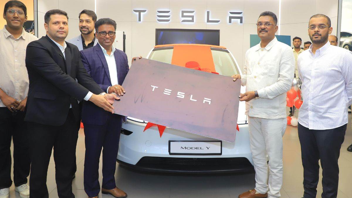 https://www.jagranimages.com/images/newimg/05092025/05_09_2025-first_tesla_model_y_delivered_24036369.jpg