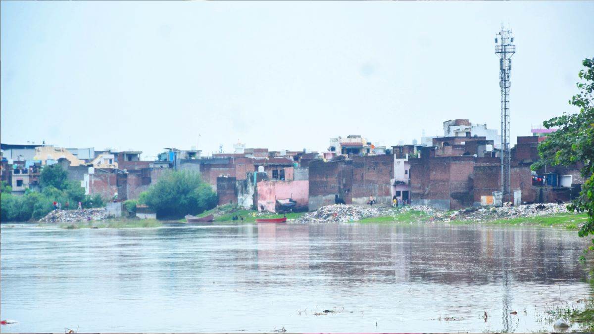 https://www.jagranimages.com/images/newimg/05092025/05_09_2025-flood_7_24037074.jpg