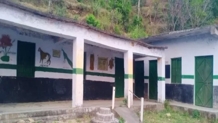 प्राथमिक विद्यालयों की पेयरिंग के आदेश के बाद 590 स्कूल बंद हो सकते हैं।
