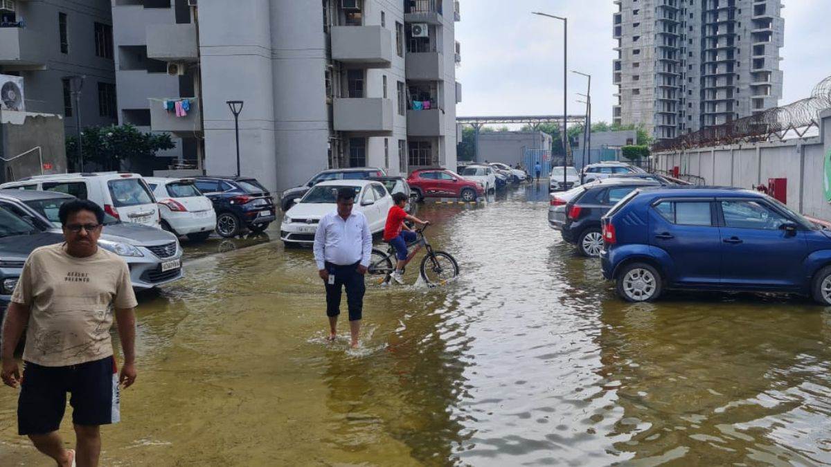 https://www.jagranimages.com/images/newimg/05092025/05_09_2025-gurugram-flood_24036412.jpg