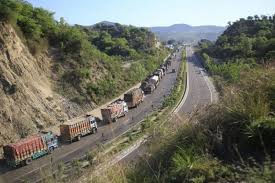 https://www.jagranimages.com/images/newimg/05092025/05_09_2025-jammu_srinagar_highway_24036670.jpg