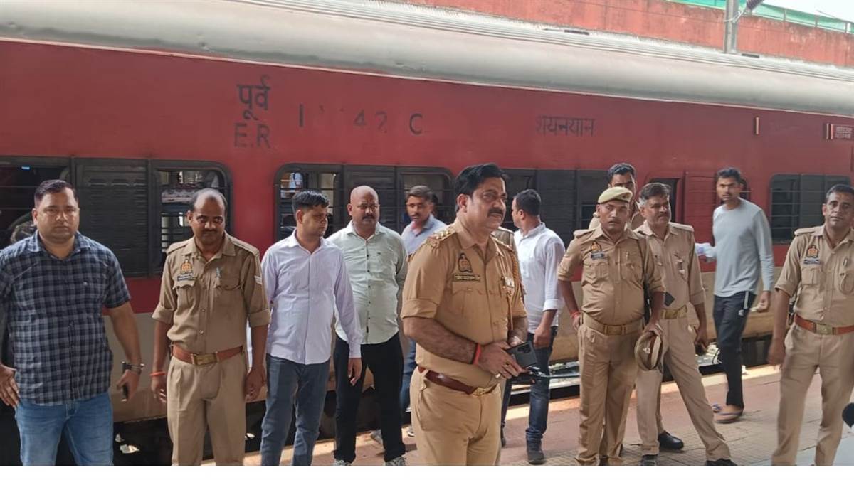 https://www.jagranimages.com/images/newimg/05092025/05_09_2025-kanpur_railway_station_pet_24037002.jpg