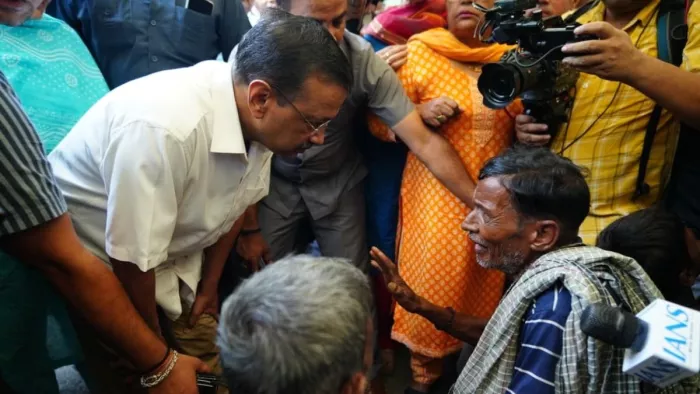 दिल्ली में बाढ़ केजरीवाल सरकार की याद में जनता