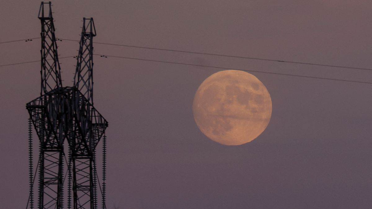 https://www.jagranimages.com/images/newimg/05092025/05_09_2025-lunar_eclipse_india_24037124.jpg