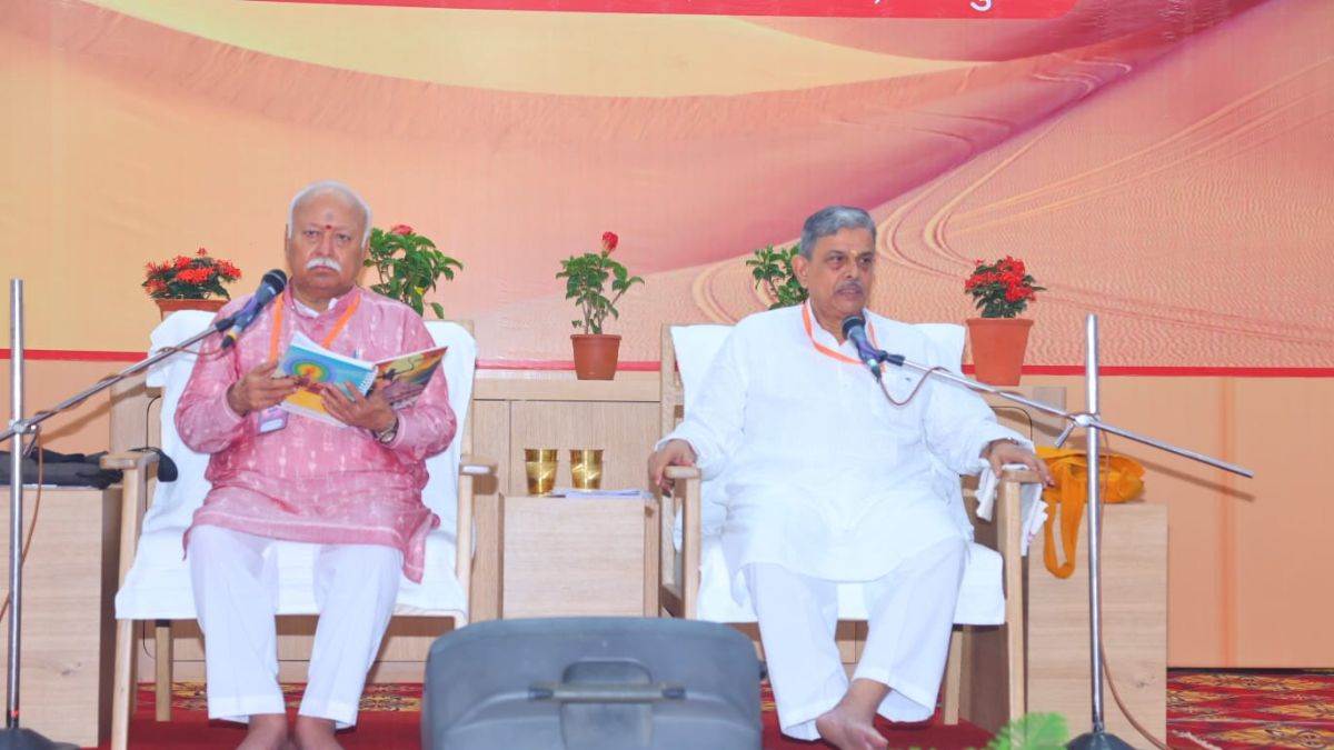 https://www.jagranimages.com/images/newimg/05092025/05_09_2025-mohan_bhagwat_in_rss_meeting_24037009.jpg