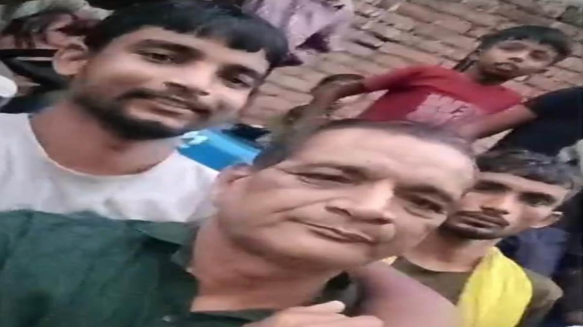 https://www.jagranimages.com/images/newimg/05092025/05_09_2025-policeman_24036940.jpg