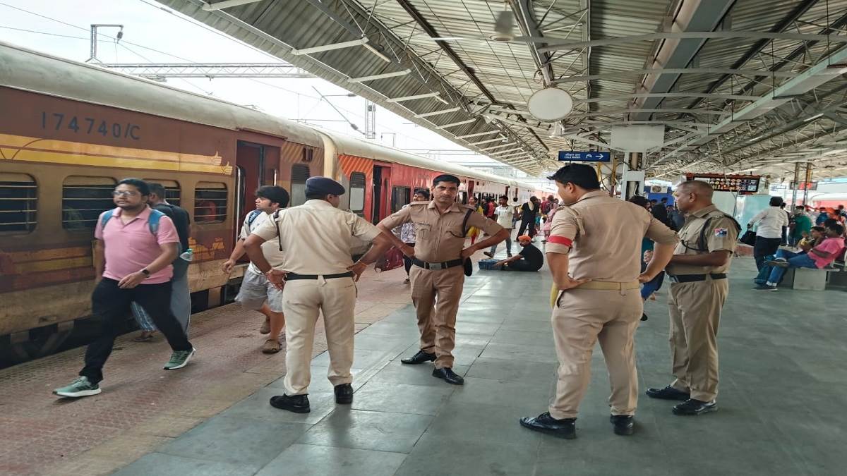 https://www.jagranimages.com/images/newimg/05092025/05_09_2025-prayagraj_junction_24036397.jpg