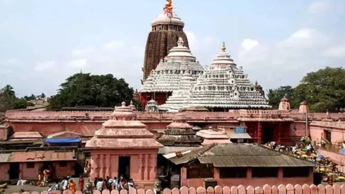 पुरी श्रीमंदिर में फिर सुरक्षा चूक, अंदर की तस्वीरें वायरल