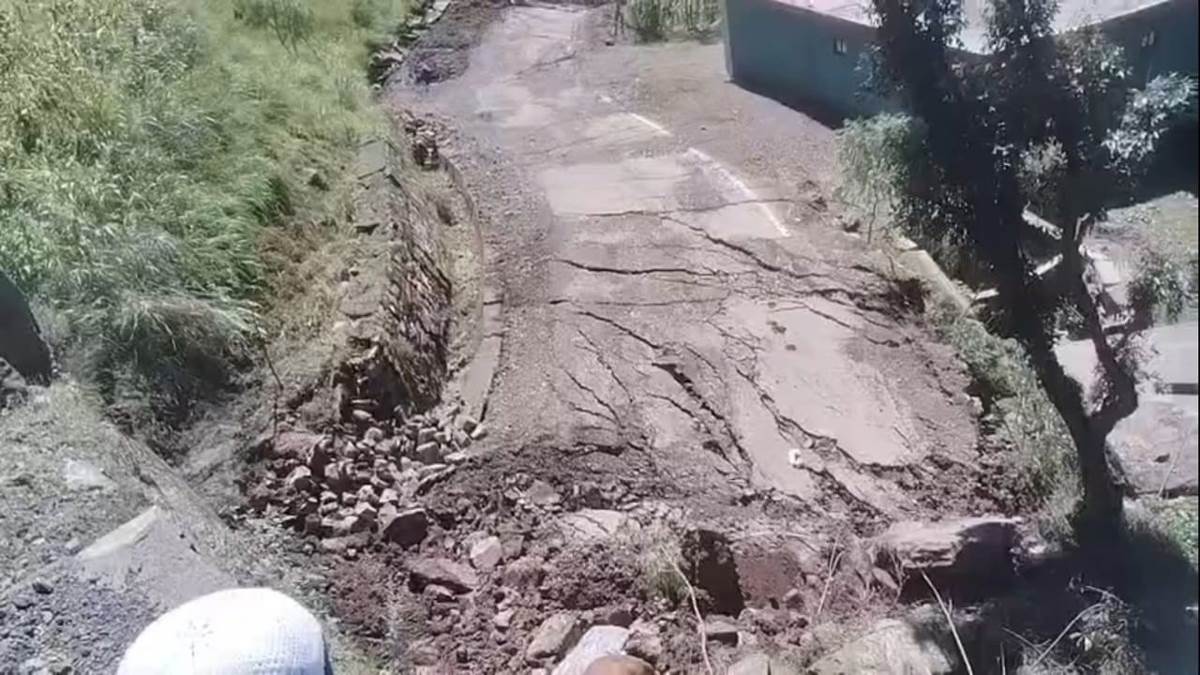 https://www.jagranimages.com/images/newimg/05092025/05_09_2025-rajouri_road_24036858.jpg