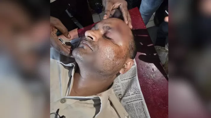महावीरी मेला के दौरान शरारती तत्वों ने किया पथराव। (जागरण)