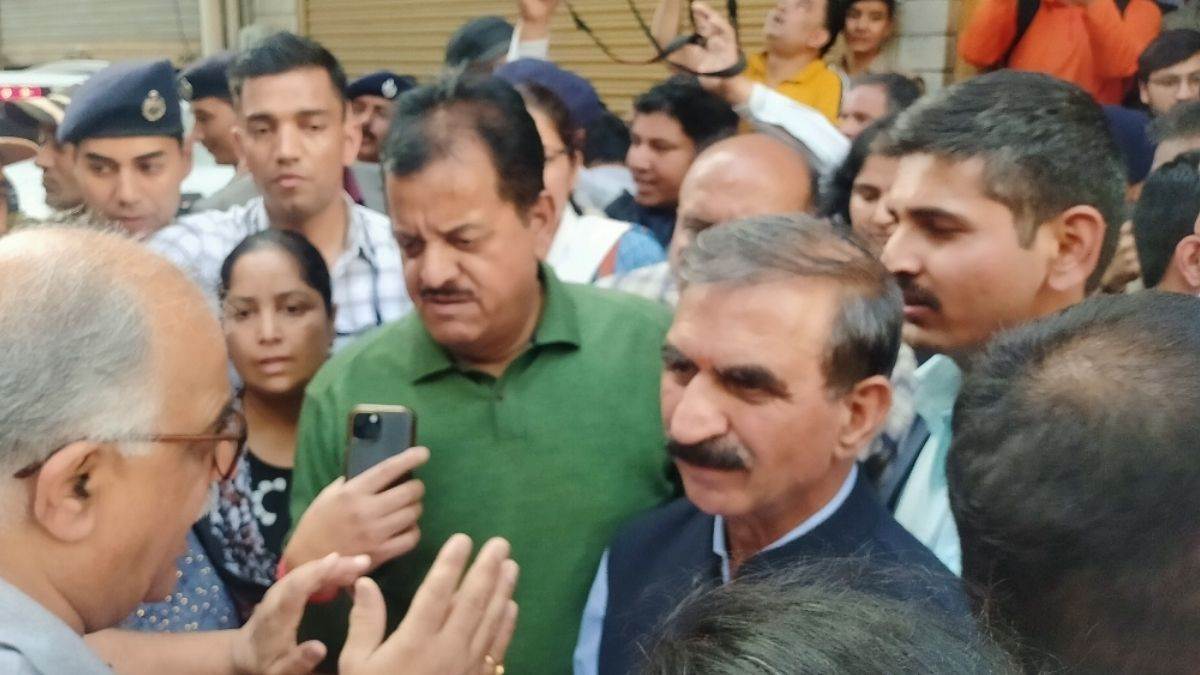 https://www.jagranimages.com/images/newimg/05092025/05_09_2025-sukhu_4_24037109.jpg