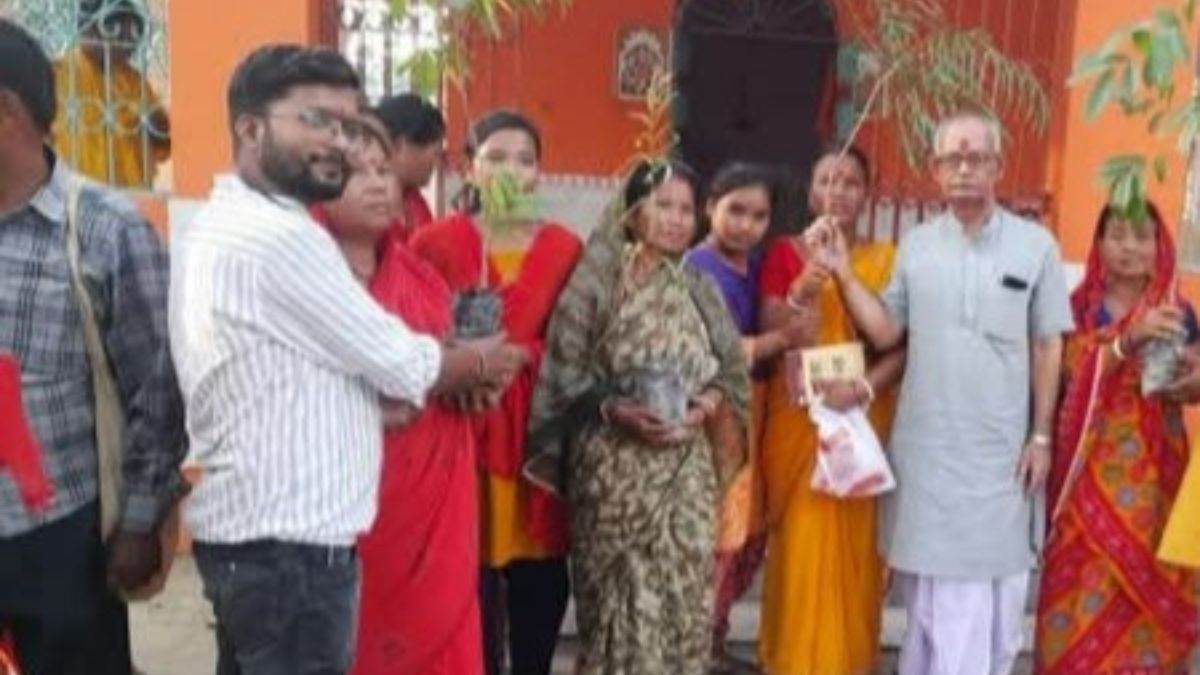 https://www.jagranimages.com/images/newimg/05092025/05_09_2025-teacher_24036159.jpg