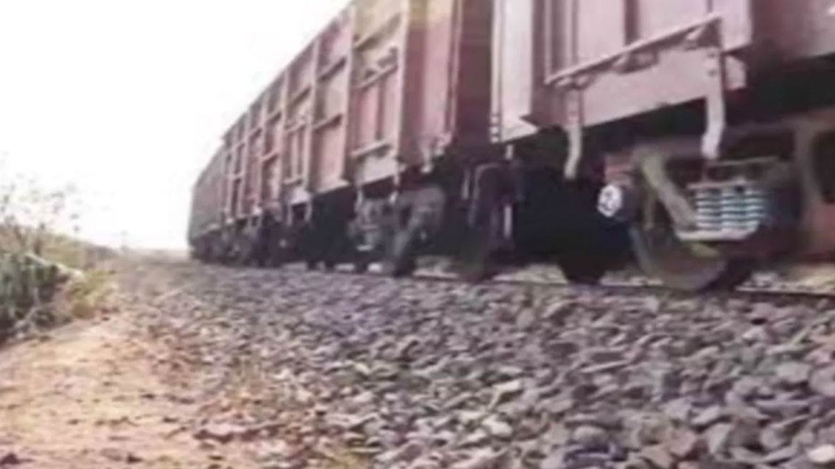 https://www.jagranimages.com/images/newimg/05092025/05_09_2025-train-suicide_24036879.jpg