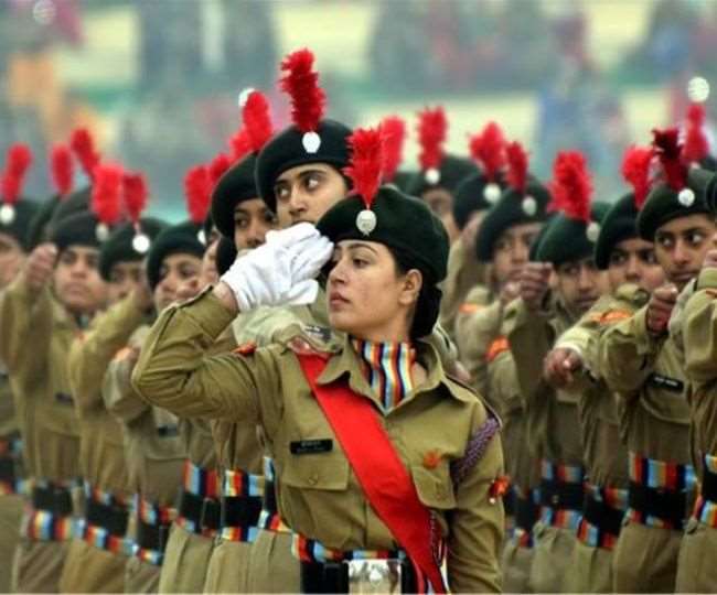 अब लड़कों के साथ-साथ लड़कियों को भी यहां प्रवेश लेने के लिए छूट मिल गई है।
