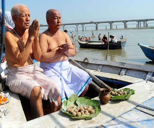Sarv Pitru Amavasya 2021: कल है सर्व पितृ अमावस्या, इस दिन किन पितरों का होता है श्राद्ध