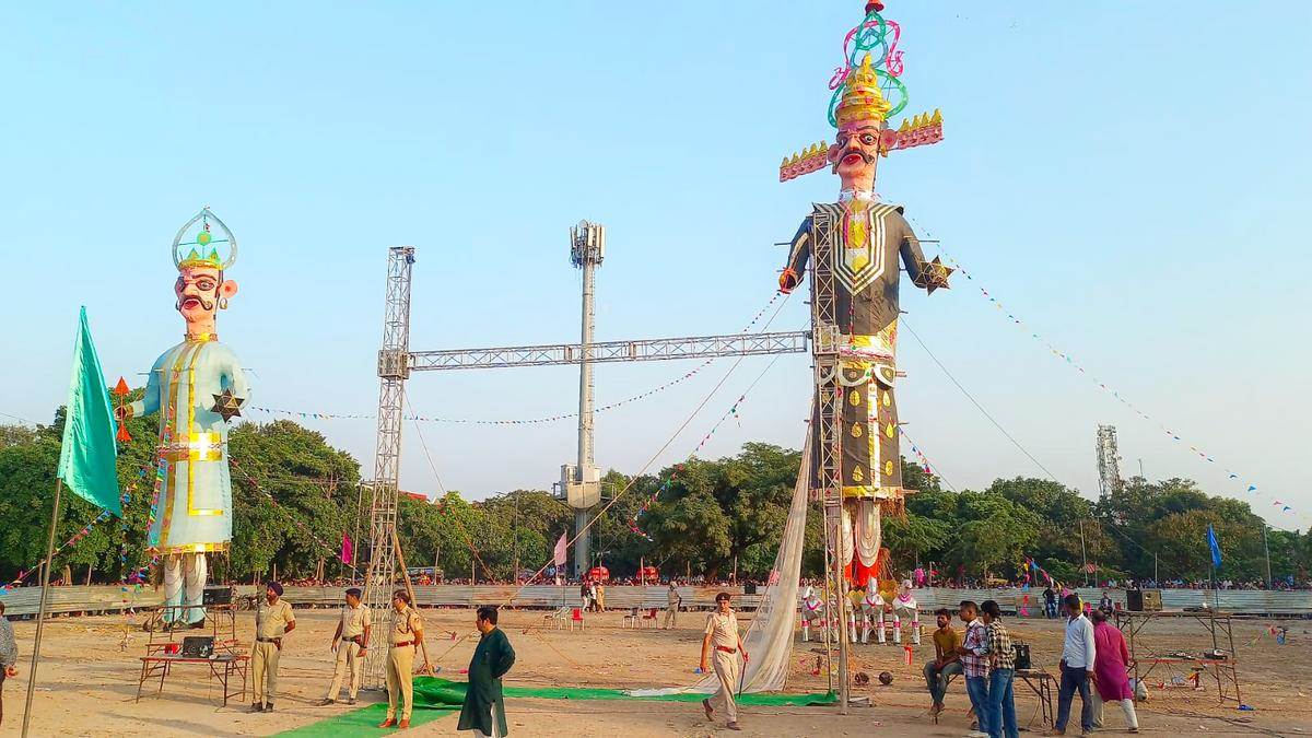 Chandigarh Ravan Dahan सेक्टर-46 में धू धू कर ...