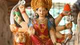 पूजा से जेल का माहौल भक्तिमय हो गया है।