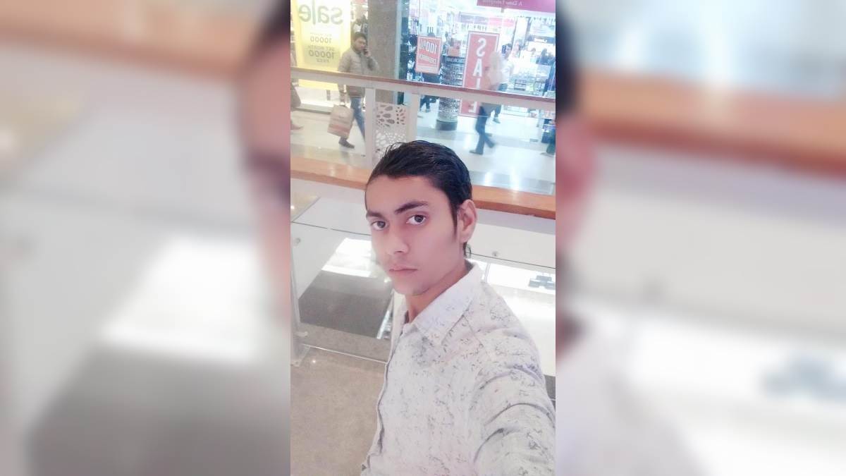 hamirpur news man vipin involved in durga julus was hit by a speeding car in gohand tiraha stand hamirpur