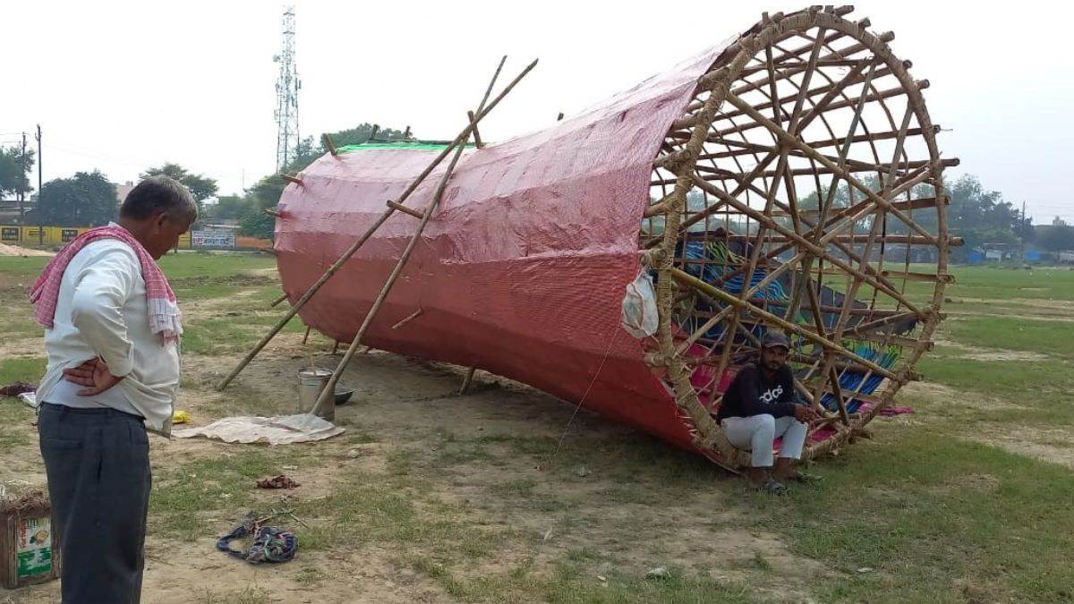 ravana will bloom the navel and eyes will become red as soon as it is burnt