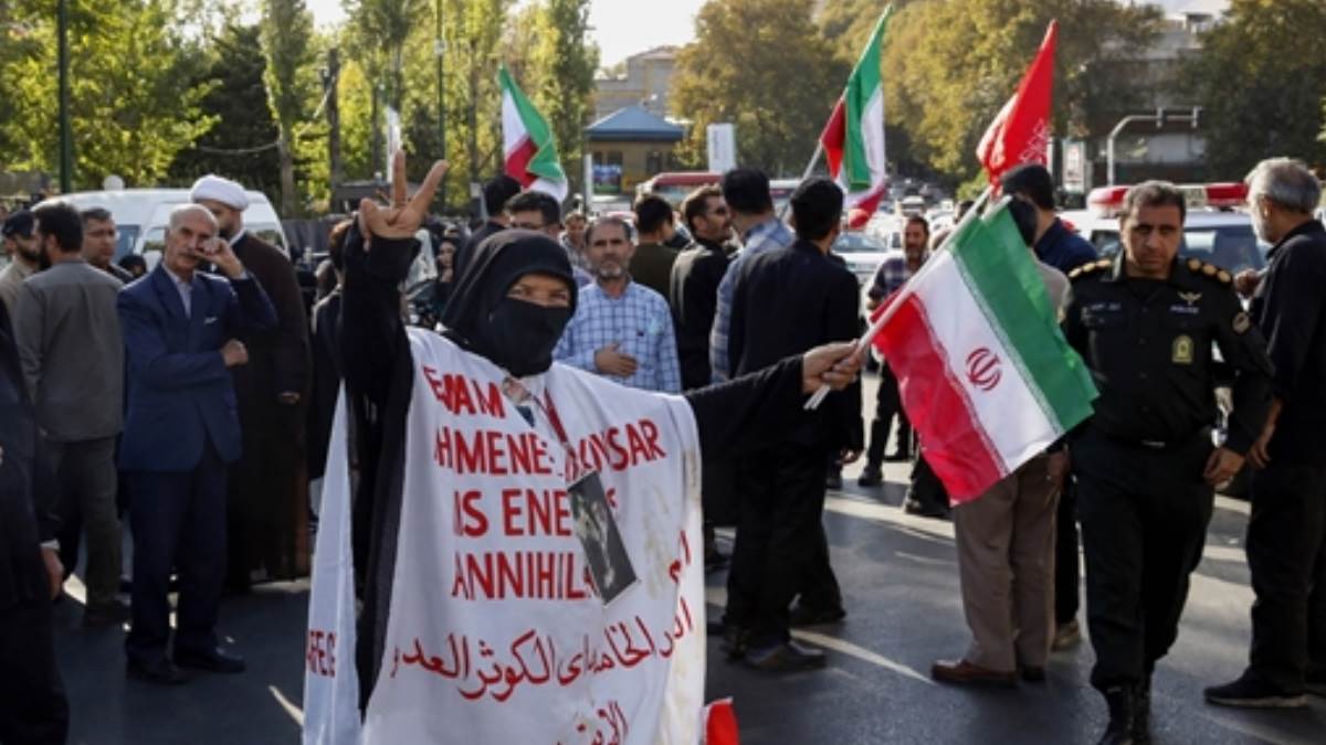 https://www.jagranimages.com/images/newimg/05102022/05_10_2022-iran_protest-_23121076.jpg