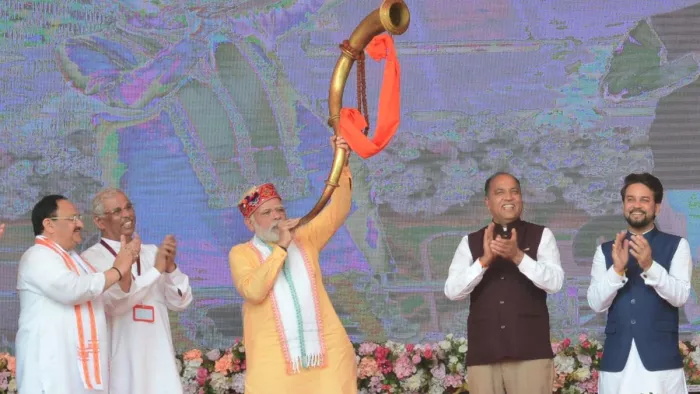 प्रधानमंत्री नरेन्द्र मोदी ने बिलासपुर के लुहणू मैदान में रणसिंघा फूंक कर चुनावी विजयी का शंखनाद कर दिया।