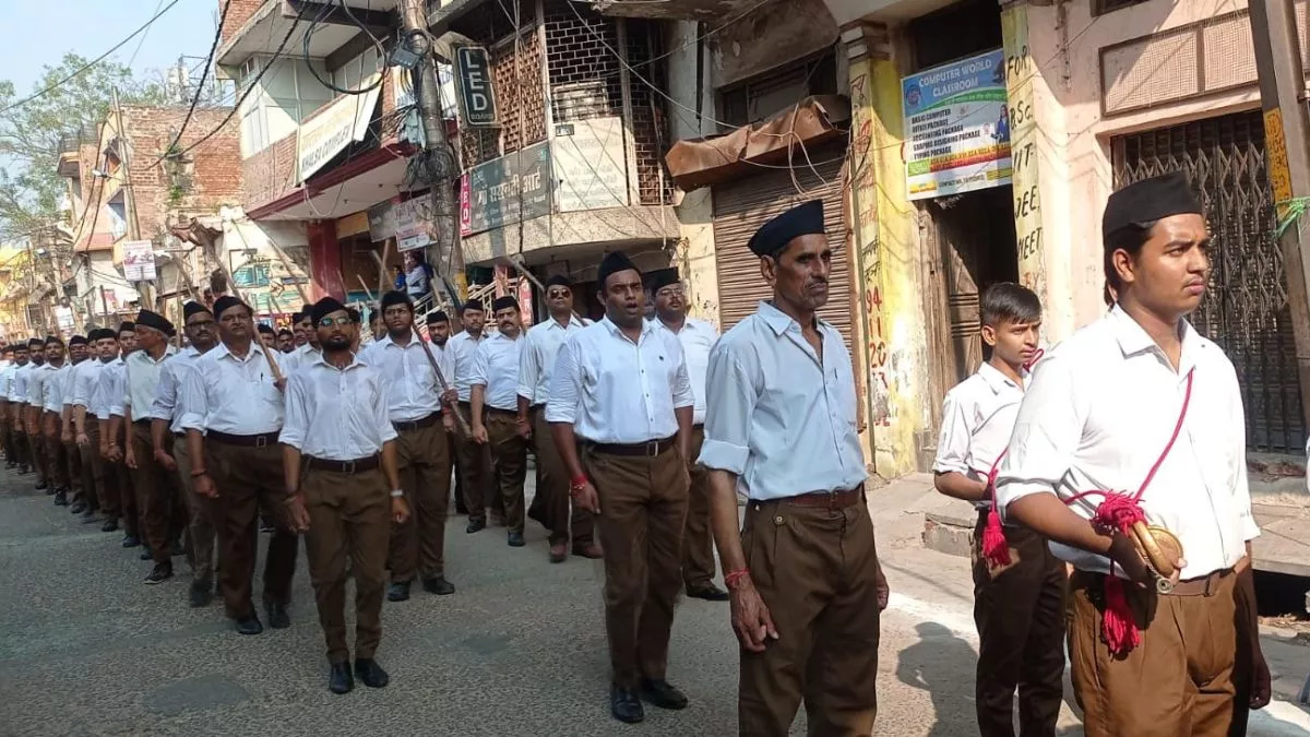 Aligarh Dussehra 2022  : अलीगढ़ में देशभक्‍ति की धुनों पर आएसएस का पथ संचलन अचल ताल से शुरू