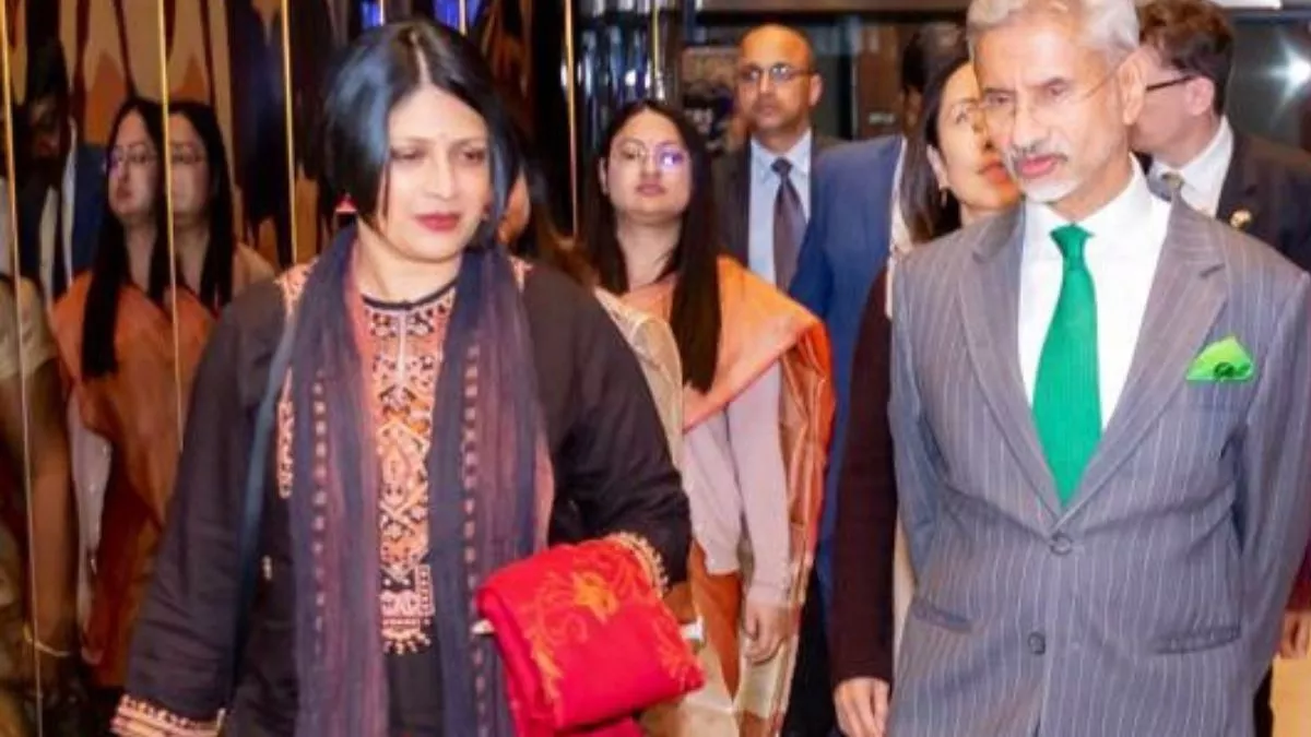 विदेश मंत्री एस. जयशंकर ने न्यूजीलैंड की भारतीय मूल की पहली मंत्री प्रियंका राधाकृष्णन से मुलाकात की।