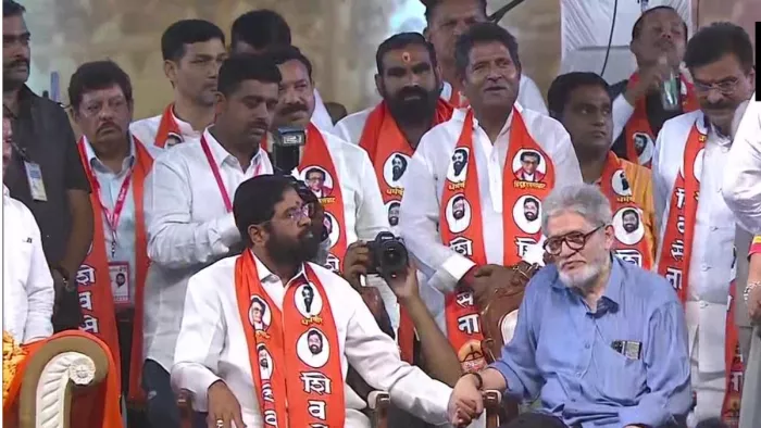 बाला साहेब ठाकरे के बेटे जयदेव ठाकरे ने एकनाथ शिंदे के साथ साझा किया मंच। फोटो एएनआइ