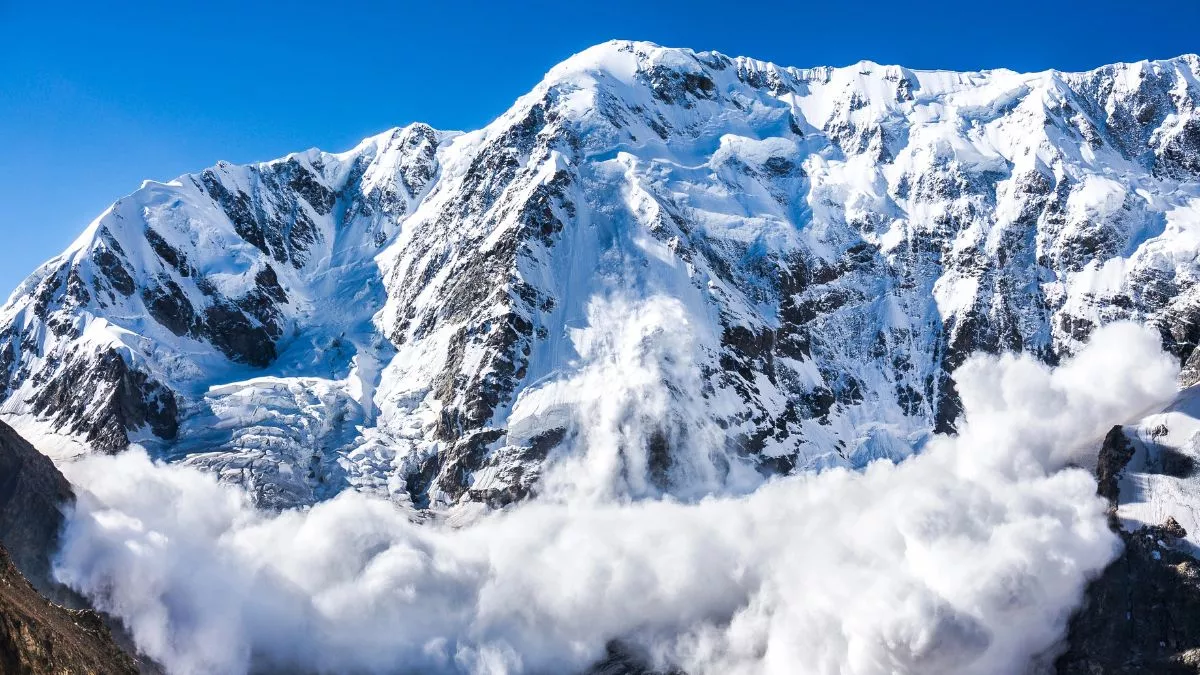 Avalanche in Uttarakhand: एवलांच की चपेट में आने से 4 पर्वतारोहि‍यों की मौत, 26 लापता; आज फि‍र चलेगा रेस्क्यू