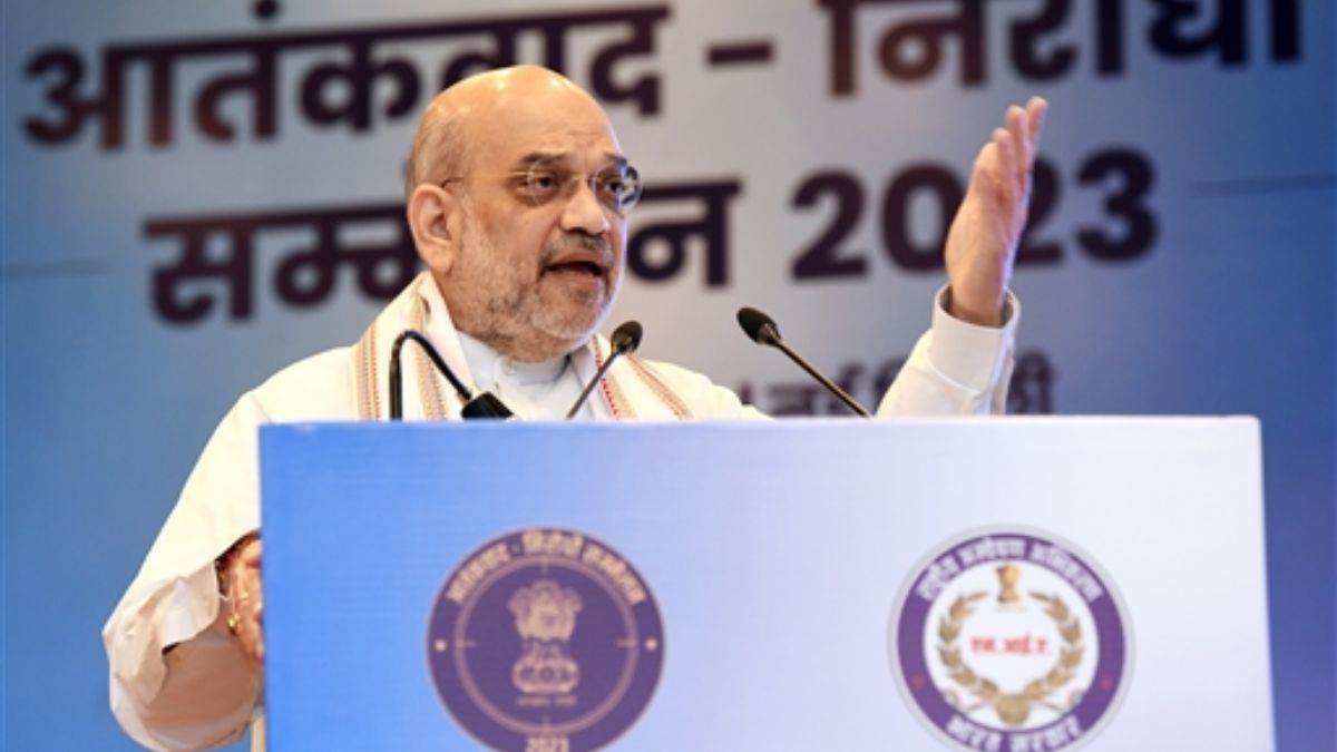 आतंकवाद को जड़ से खत्म करने की जरूरत', एजेंसियों से गृह मंत्री अमित शाह की  सख्त कार्रवाई की अपील - Amit Shah says We have to destroy not only  terrorism but its