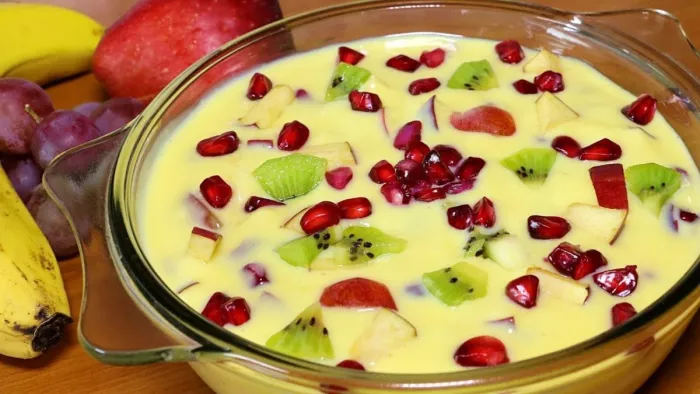 Shardiya Navratri 2024: नवरात्र में फलाहार के लिए बनाएं Fruit Custard (Picture Courtesy: Instagram)