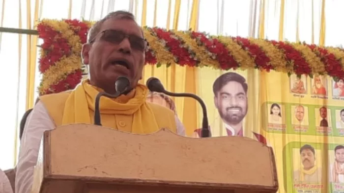 गाजीपुर: लंका मैदान में सुहेलदेव भारतीय समाज पार्टी कार्यक्रम में बोलते सभासपा अध्यक्ष ओम प्रकाश राजभर। जागरण
