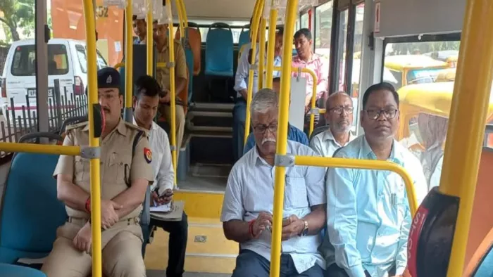 ड्यूटी पर फोन चलाना बस ड्राइवरों को पड़ेगा भारी (प्रतीकात्मक फोटो)