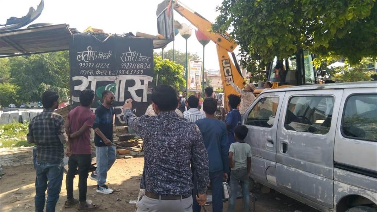 agra news aavas vikas removes encroachment in sikandra valued at 105 crore