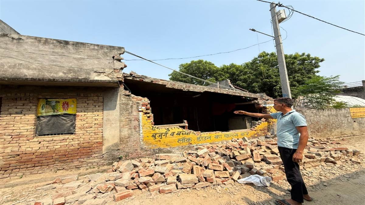 bulandshahar news elderly woman injured in gas cylinder explosion