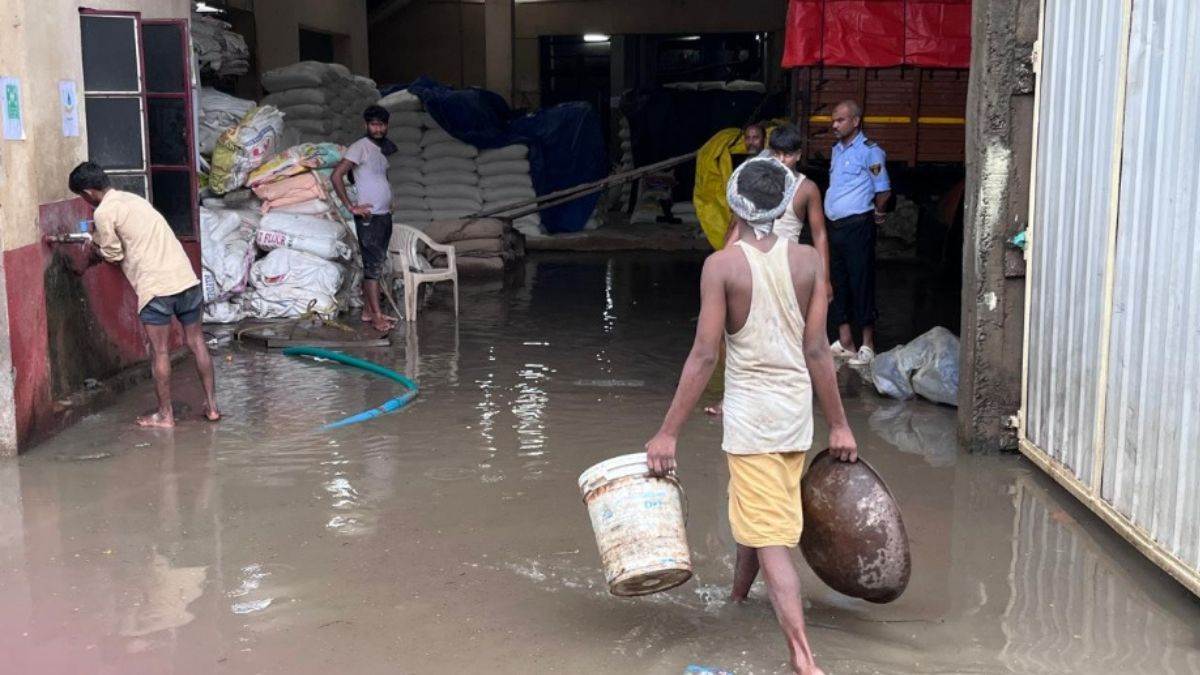 muzaffarpur news waterlogging in the bela industrial area has halted production at 200 factories