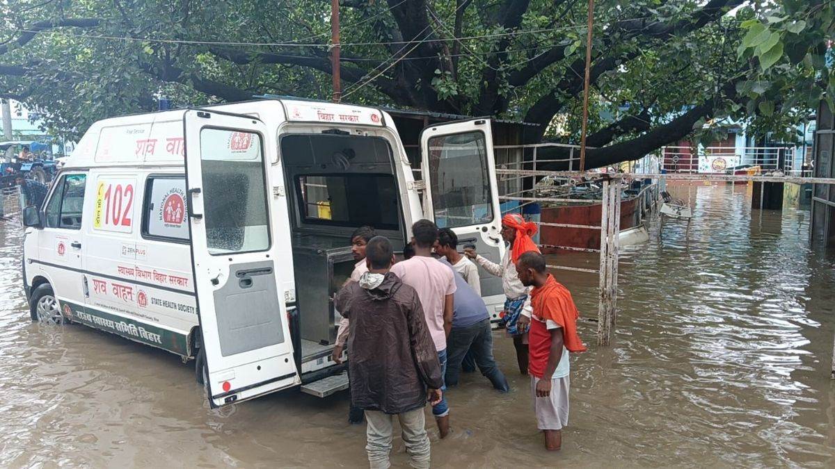 gopalganj news sadar hospital flooded due to heavy rain