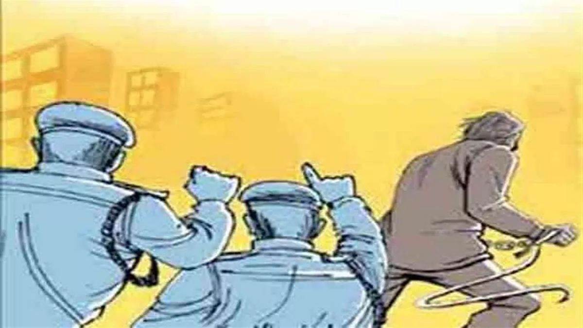 ncr ghaziabad illegal arms accused flees police custody recaptured