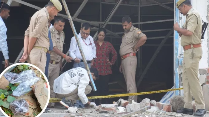 घटनास्थल पर सुतली और कंकड़ इकट्ठा करती फोरेंसिक टीम। जागरण