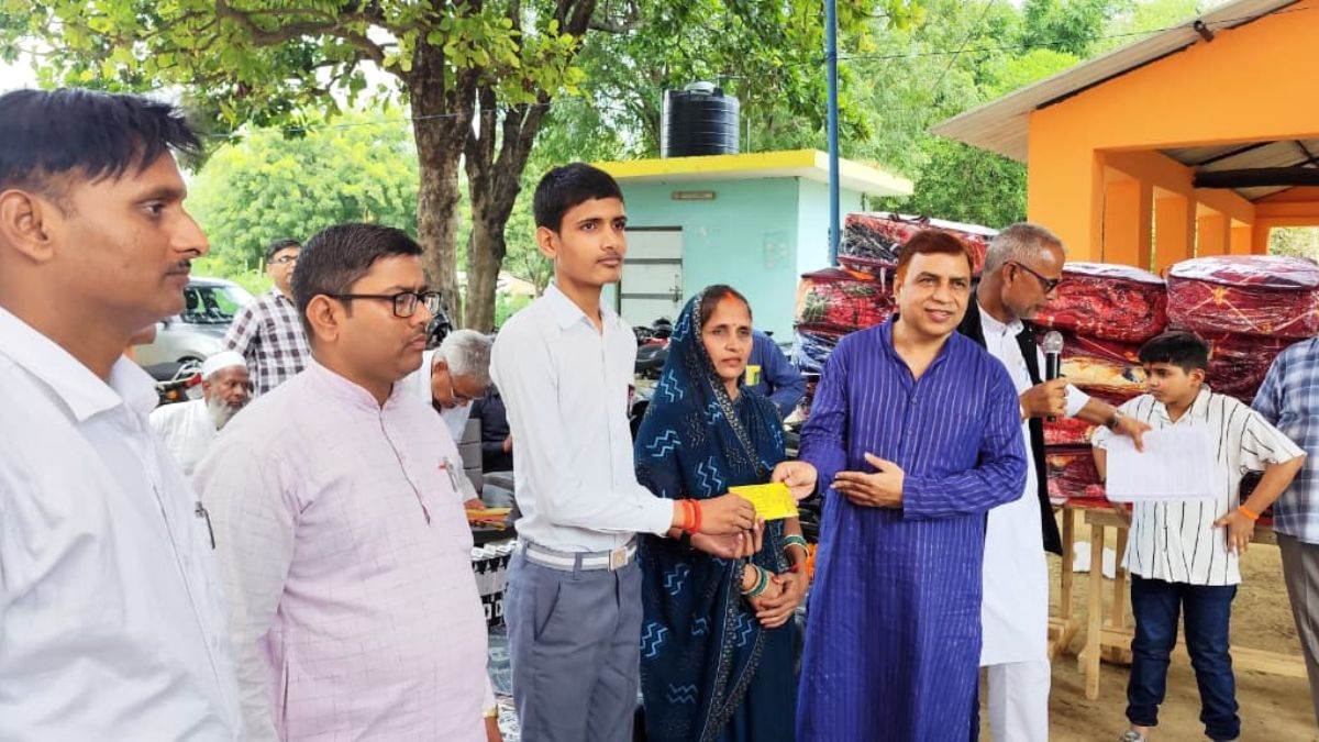 amethi medha chayan pratiyogita results vaibhav tripathi tops prizes distributed