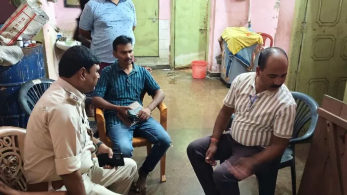 महिला का हाथ-पैर बांधा,मुंह में कपड़ा ठूंसा टेप चिपकाया
