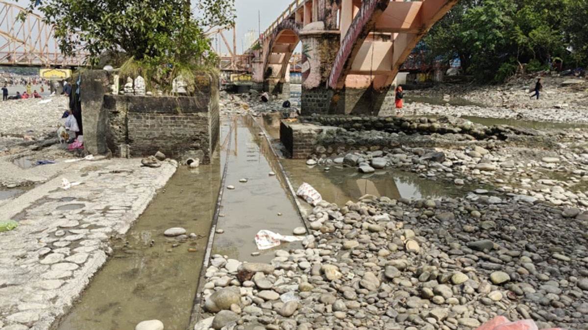 175 year old railway track unearthed in ganga