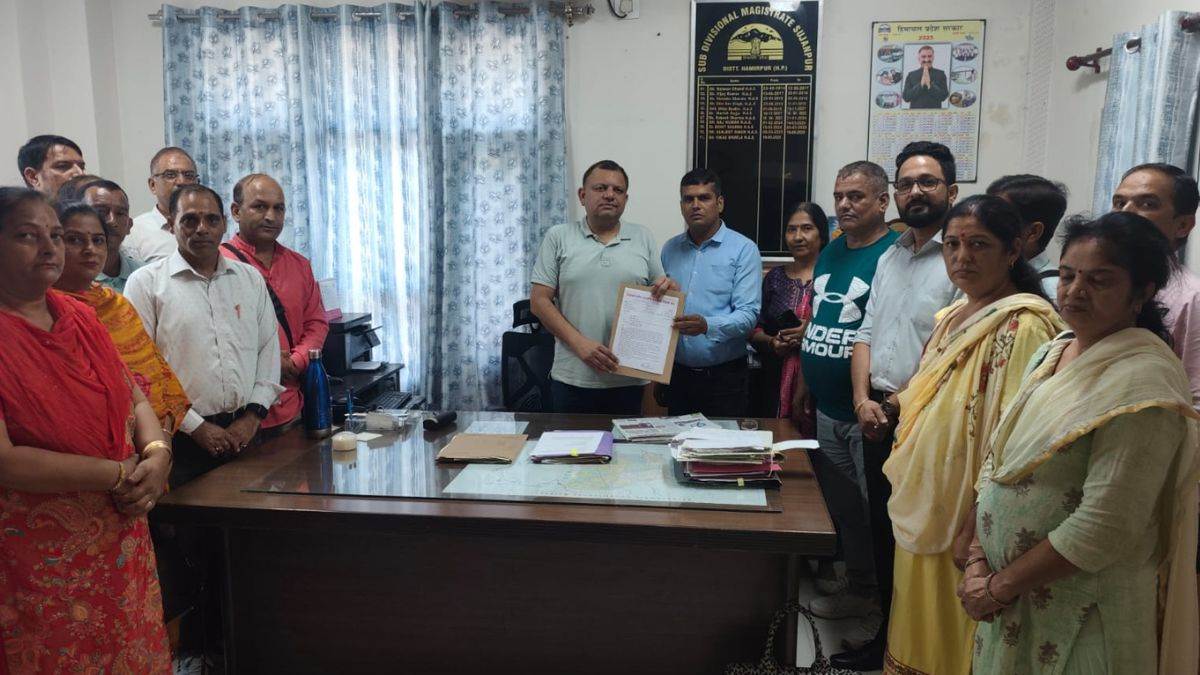 himachal pradesh primary teachers protest against school complex system