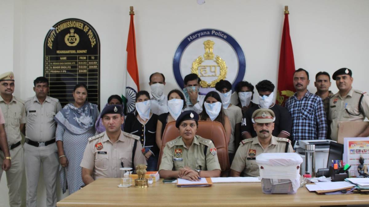 ncr noida news honeytrap gang busted woman family arrested for blackmailing