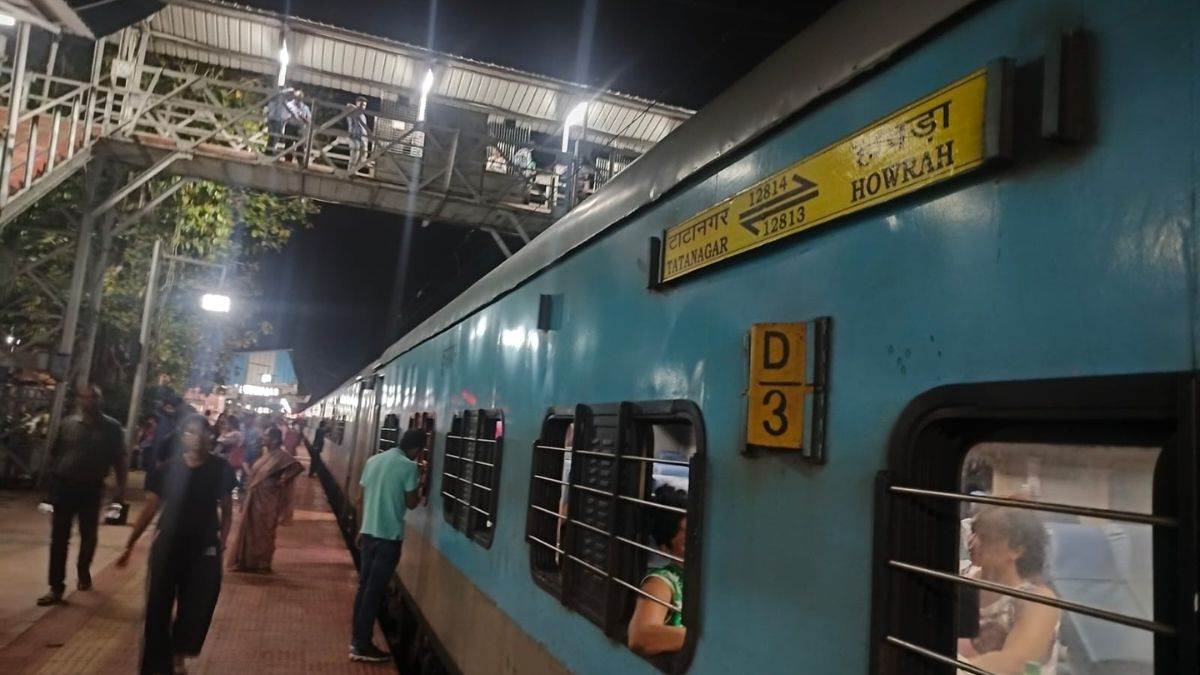 jamshedpur news overloaded goods train disrupts howrah mumbai rail traffic