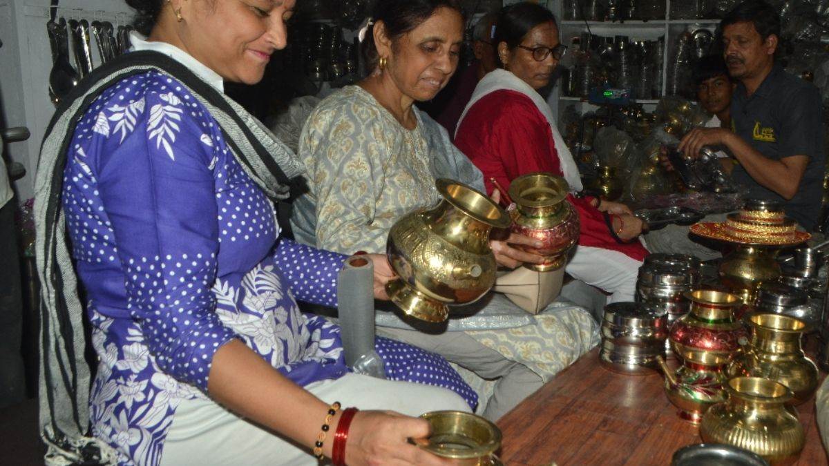 karwa chauth 2024 meenakari karwa designs trend in shahjahanpur markets