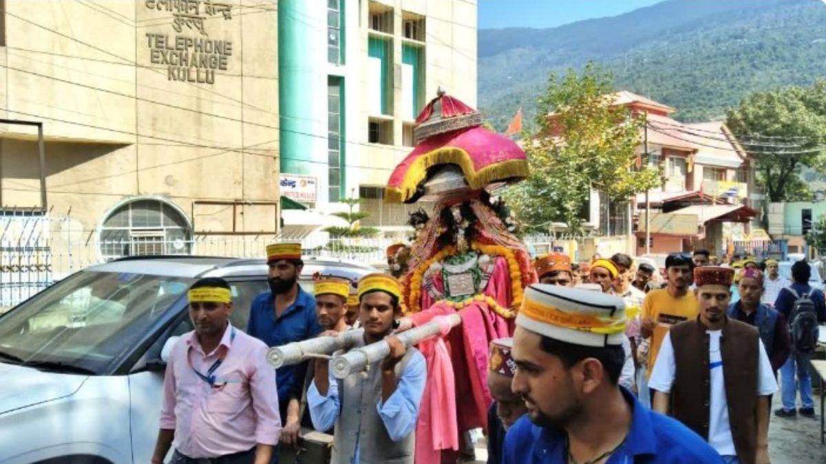 kullu dussehra 2025 devta ajay pals unique visit to police station