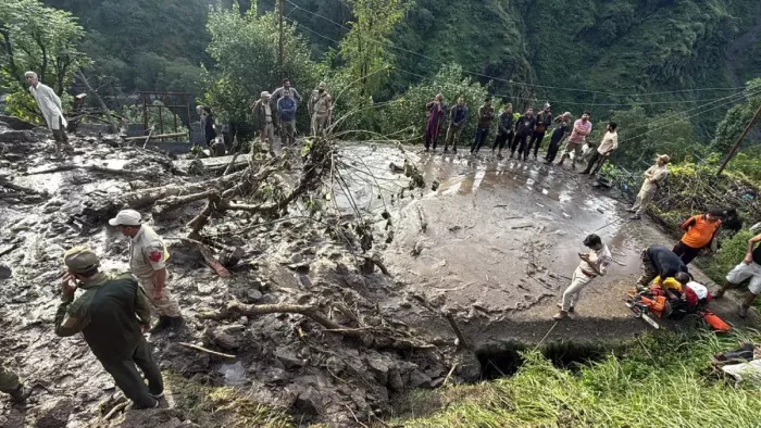 दार्जिलिंग में भारी वर्षा से तबाही, भूस्खलन और पुल ढहने से अब तक 30 की मौत (फाइल)